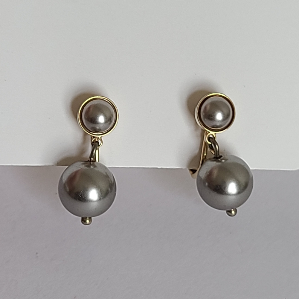 Vintage Joan Rivers Boho Gold Tone Grey Double Pearl Drop Dangle Clip On Earring